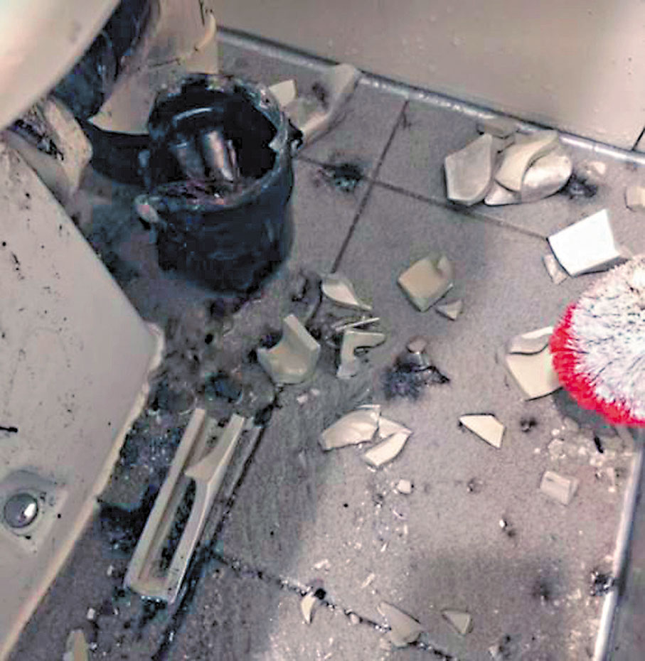 ◆明愛醫院急症室男廁遭土製炸彈炸毀。 資料圖片