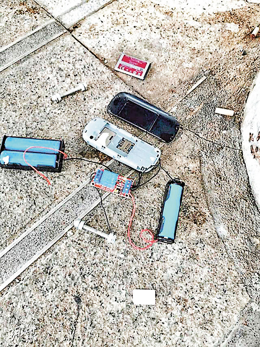 ◆警方在深圳灣口岸廁所檢獲的爆炸裝置。資料圖片