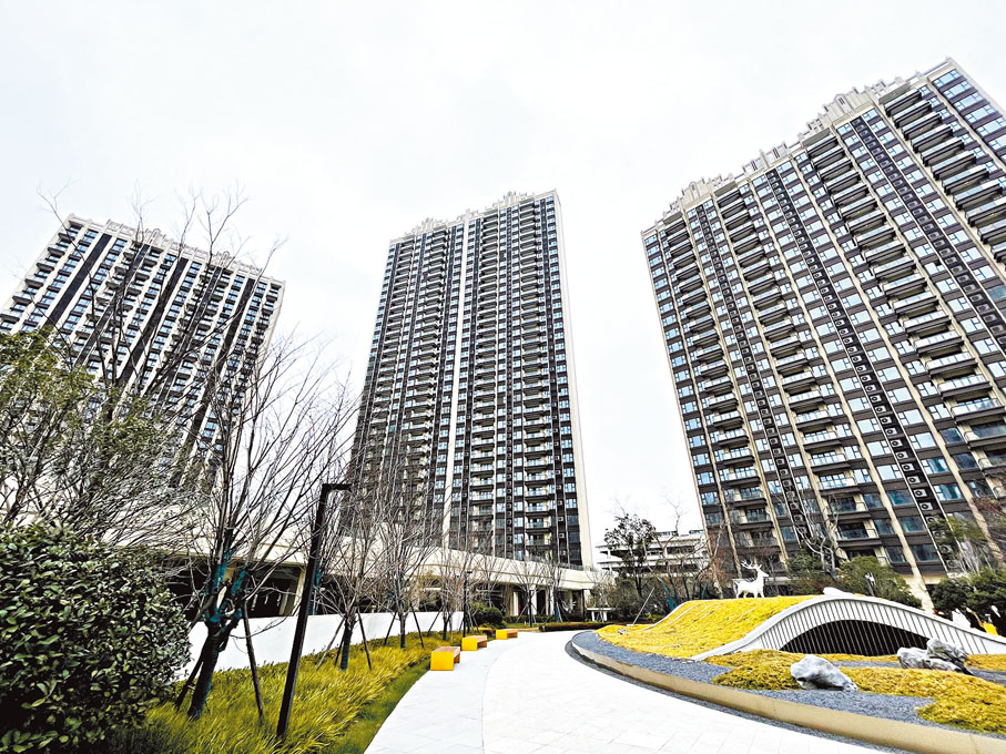 ◆ 芳草寓內具有大型綠地公園，社區內還有辦公樓和地下停車場，這在其他傳統長租公寓裏是較為罕見的。