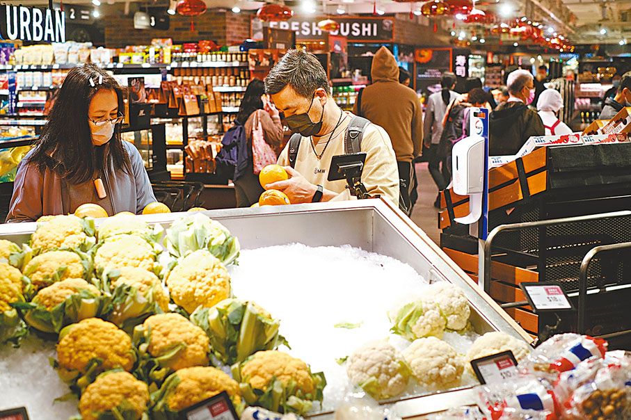 ◆ 近日接連有跨境貨運司機確診，文錦渡口岸一度暫停運作，影響供港菜量。 香港文匯報記者  攝