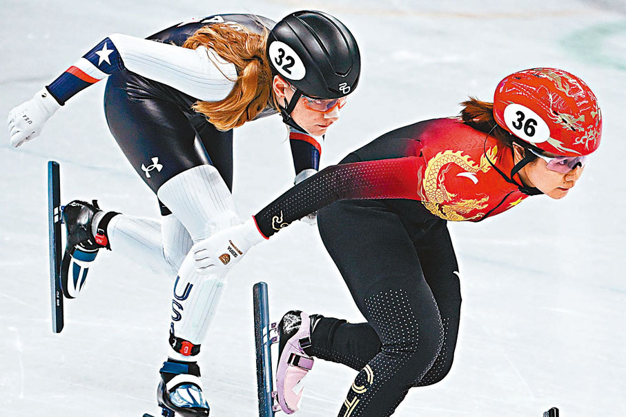 ◆ 韓雨桐（右）在短道速滑女子1000米比賽順利晉級。 新華社