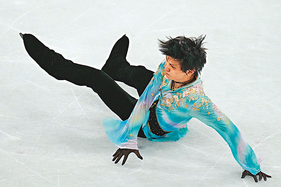 ◆羽生在挑戰超高難度的4A跳時落地摔倒。 美聯社