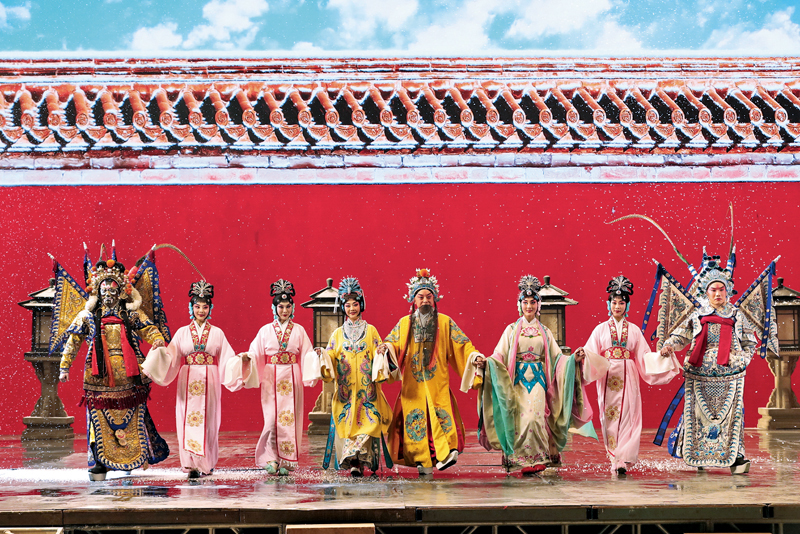 ◆于魁智、李勝素用京劇交響演繹《冰雪華光》。