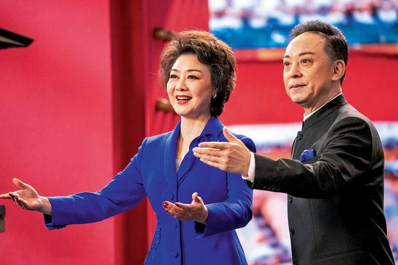 ◆著名京劇藝術家于魁智（右）、李勝素