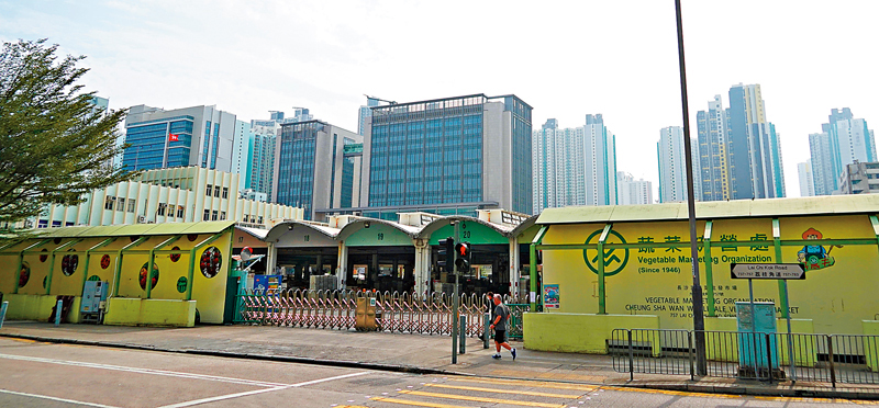 ◆ 長沙灣蔬菜批發巿場爆疫，過去10日有逾20人陸續確診，包括菜販及工人。 香港文匯報記者  攝