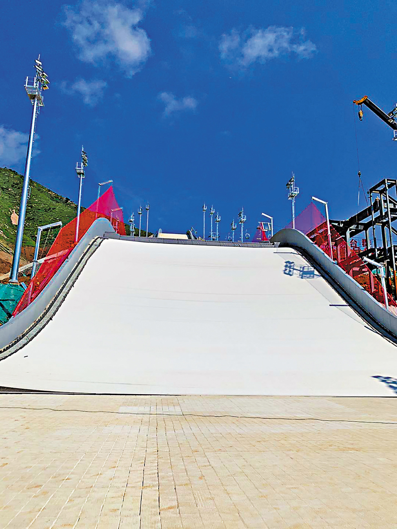 ◆被中國冬奧健兒稱為「旱雪魔毯」的變剛度複合結構着陸坡。受訪者供圖