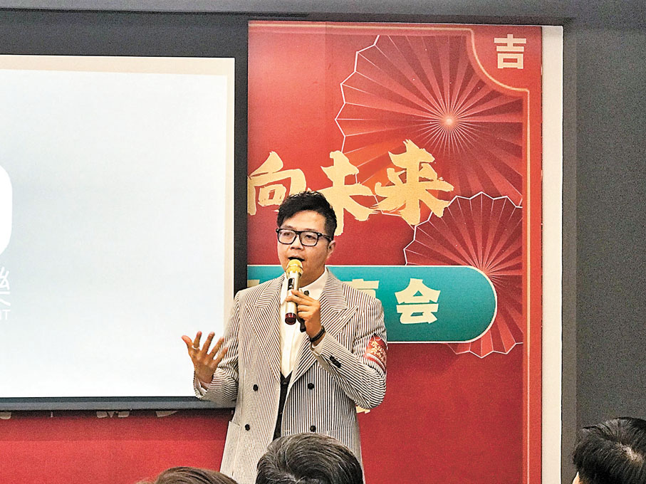 ◆粵港澳大灣區青年演藝創意聯盟主席、廣州J10音樂娛樂董事長林健華（香港）：通過新組建的粵港澳青年演藝創意聯盟，帶動更多港澳青年來到內地，鏈接內地青年網絡，實現抱團發展。