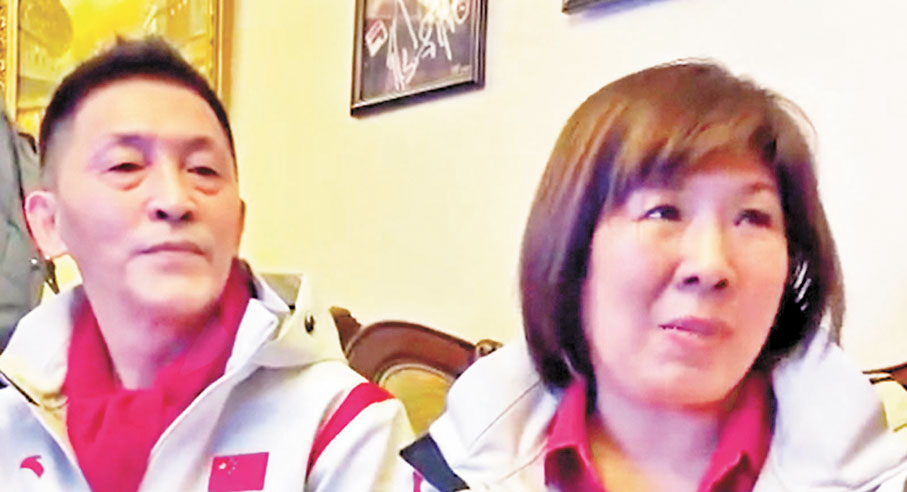 ◆徐夢桃父母見證女兒奪金的光榮時刻。網上圖片