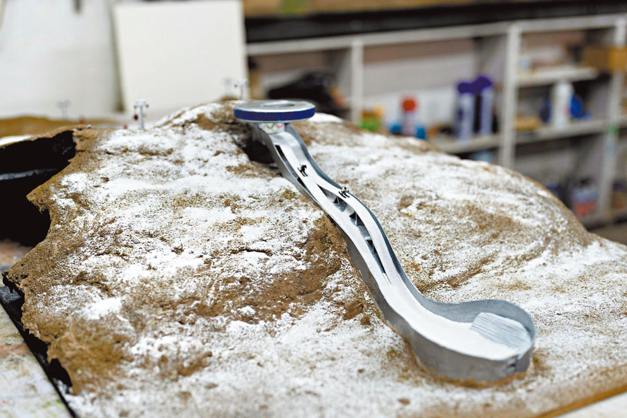 ◆李壽升製作的微縮「雪如意」模型。