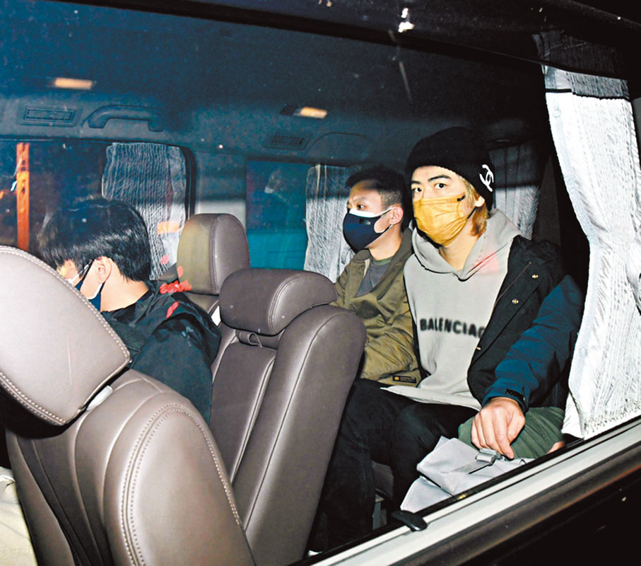 ◆阮民安昨晚被國安處警員押回警署。 香港文匯報記者 攝