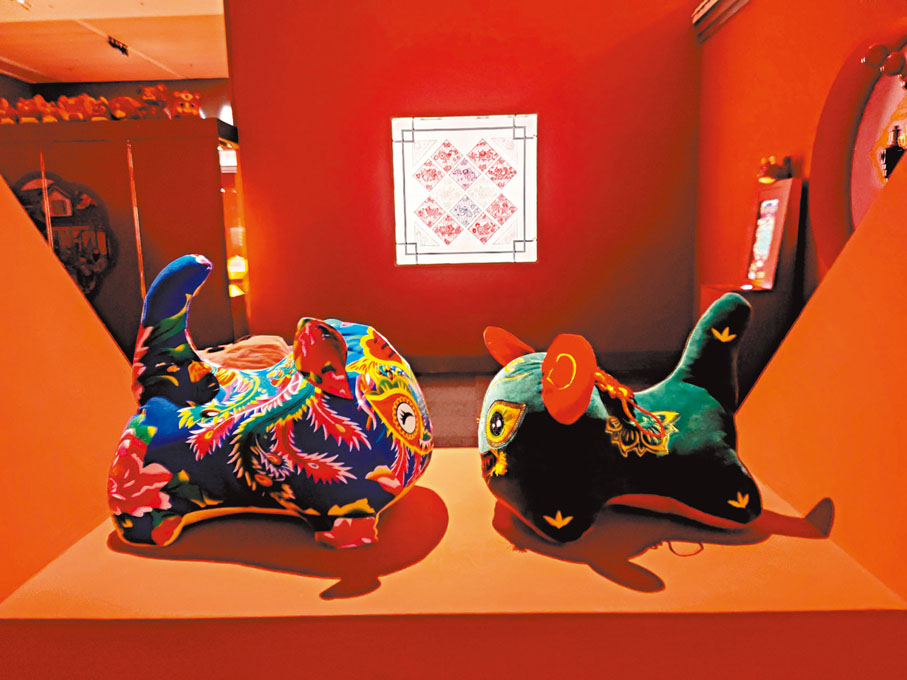 ◆現場還擺放了布老虎。