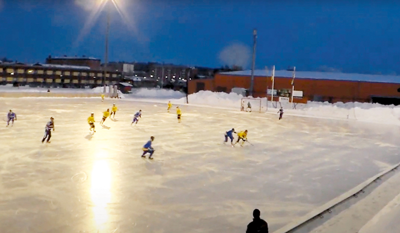 ◆冰曲的比賽場地大小堪比足球場。  網上截圖