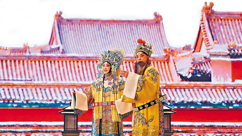 ◆于魁智（右）與李勝素用京腔京韻演繹冬奧歌曲《冰雪華光》十分有文化味。 張寶峰 攝