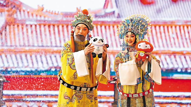 ◆于魁智（左）與李勝素以京劇賀冬奧。