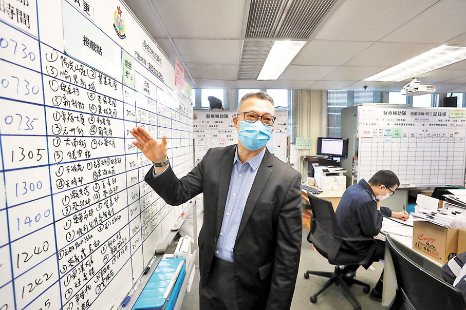 ◆黃英強感激志願隊隊員犧牲個人時間，參與抗疫工作。 香港文匯報記者  攝