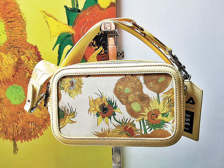 ◆以《Sunflowers》為靈感，藉刺繡繡出向日葵或在向日葵圖案上加上刺繡工藝，將畫作中的向日葵以不同角度展示。