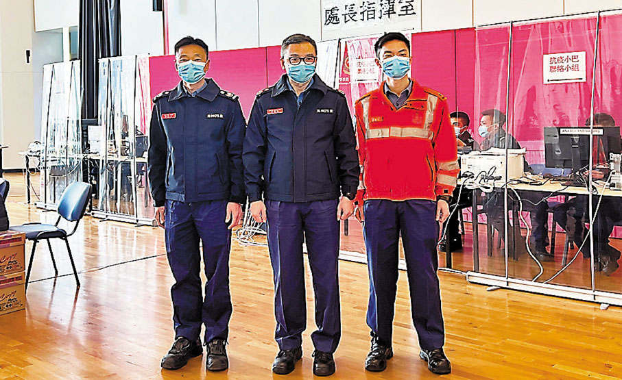 ◆左起：呂已才、黃鎮業、黃寶恒。