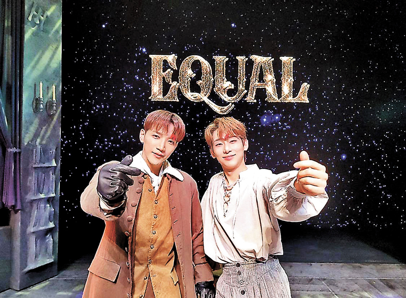 ◆（左起）JUN.K與鄭在煥合照。