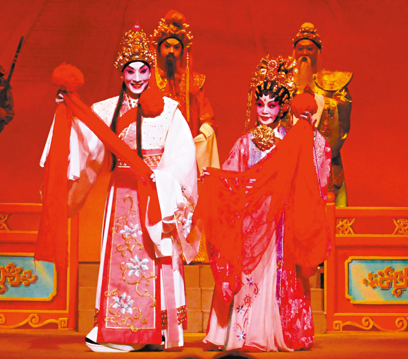 ◆煒唐與尹飛燕演完《九天玄女》後謝幕。