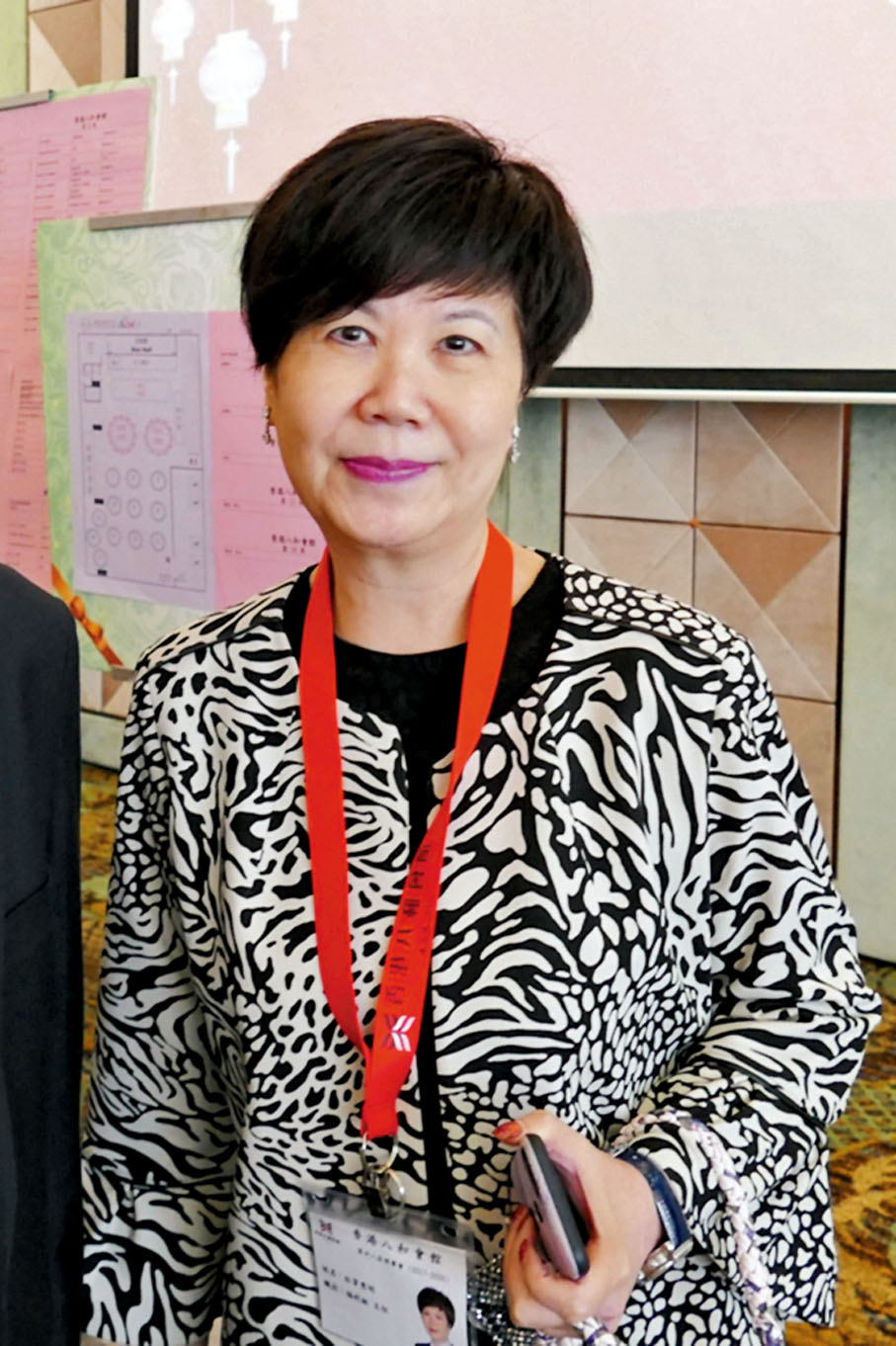 ◆ 香港粵劇商會主席杜韋秀明