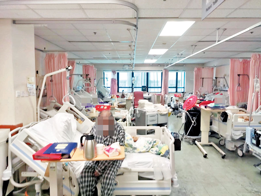 ◆不少公立醫院普通病房現要接收確診者，但有醫護投訴他們未獲合適的防疫裝備，增加染疫風險。受訪者供圖