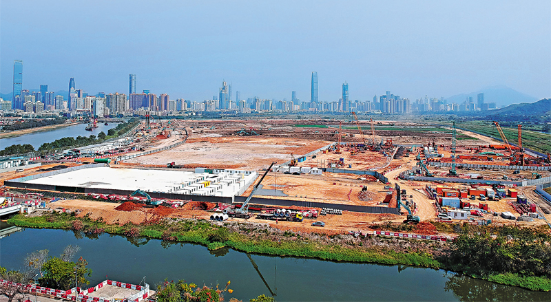 ◆李家超行使緊急法下的授權，豁免工地範圍內的援建工程及有關人員及物資受香港法律的管轄。 大公文匯全媒體記者 攝