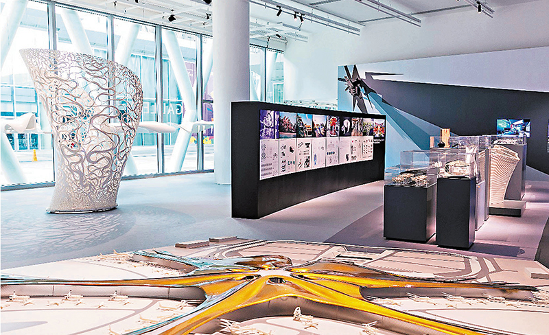 ◆展覽運用建築繪圖及圖解、電腦成像、建築模型、錄像投影和虛擬實境體驗裝置等展品，呈現ZHA破格創新的建築思維。