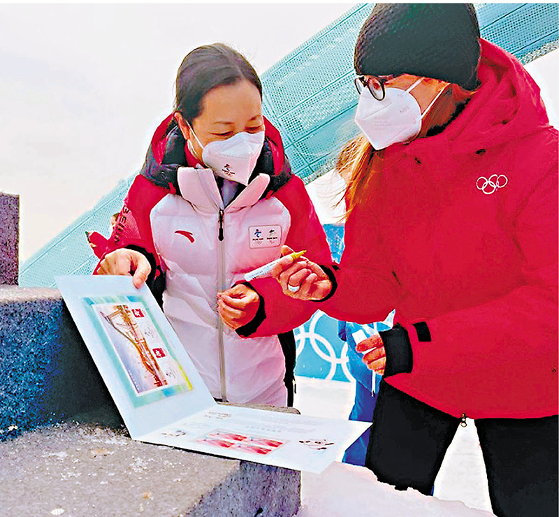 ◆宋世媛（左）在工作中。