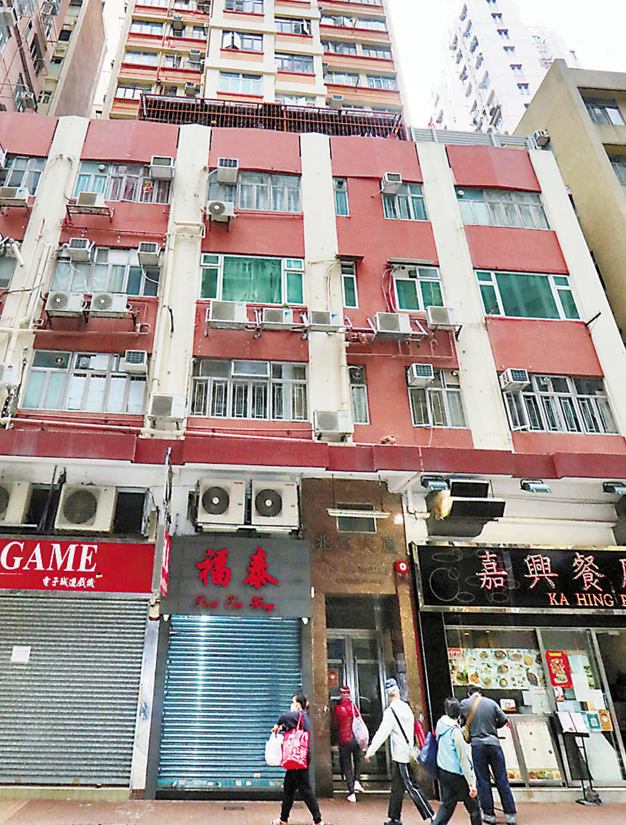 ◆居於堅尼地城兆宜大廈確診的8歲女童，昨晨昏迷送院不治。香港文匯報記者  攝