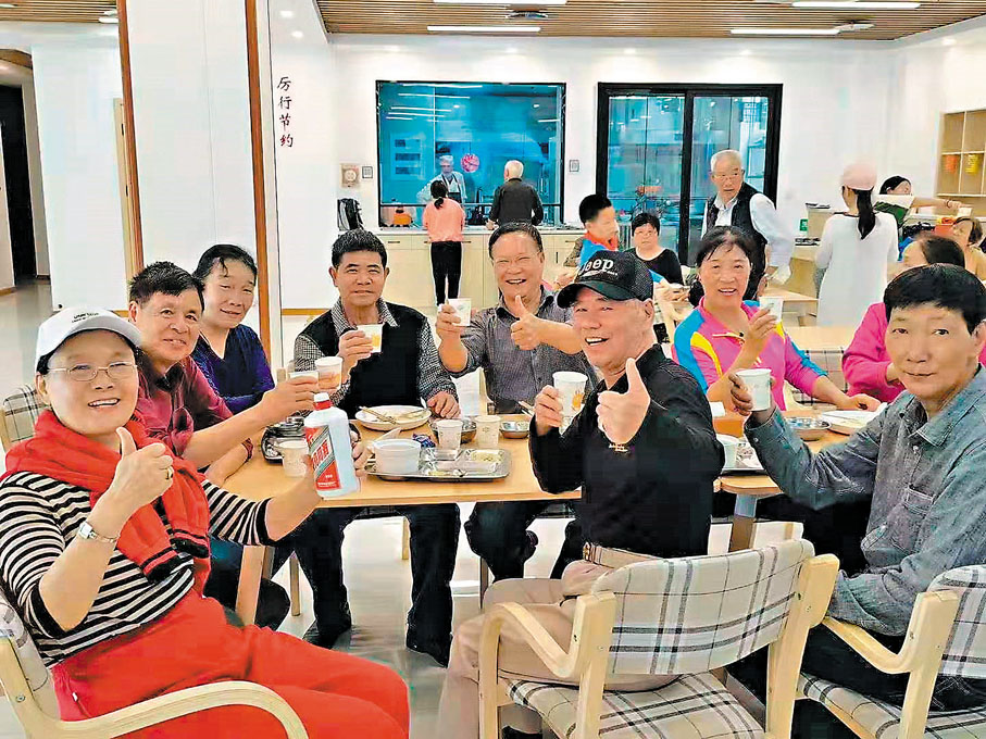 ◆考慮到老人的膳食結構，福州安泰街道長者食堂在套餐搭配上費了不少心思。香港文匯報記者蘇榕蓉 攝