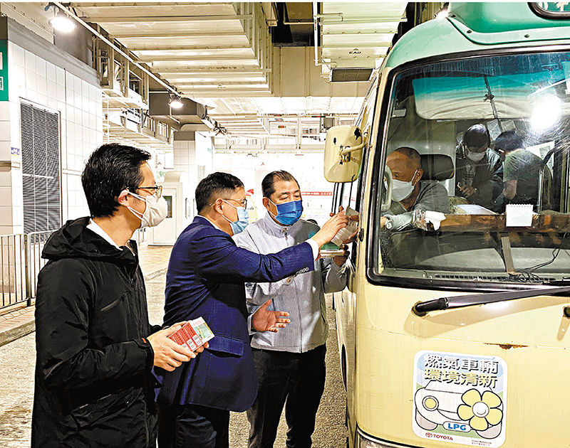 ◆ 香港再出發大聯盟向公共運輸業前線員工捐贈12萬件防疫物資。