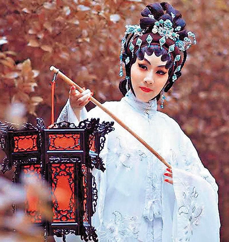 ◆謝曉瑩將自編自演《馬湘蘭》，她會以青衣行當演繹。