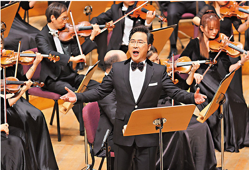 ◆廖昌永曾在第37屆上海之春國際音樂節中領唱歌曲《理想照耀中國》。 新華社