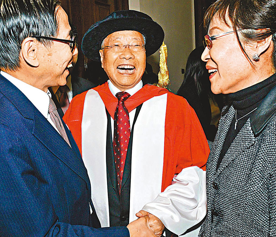 ◆2008年,蔣震獲港大頒授名譽博士學位。 資料圖片