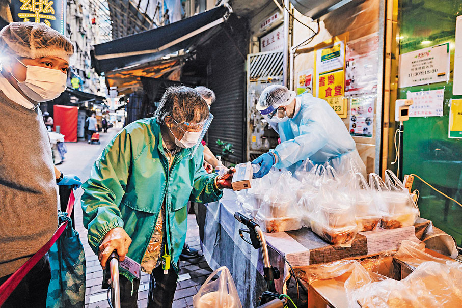 ◆新世界捐贈予「愛互送」平台的首批物資，部分日前已率先送抵非牟利機構及社企，再轉贈給有需要人士。 新世界供圖