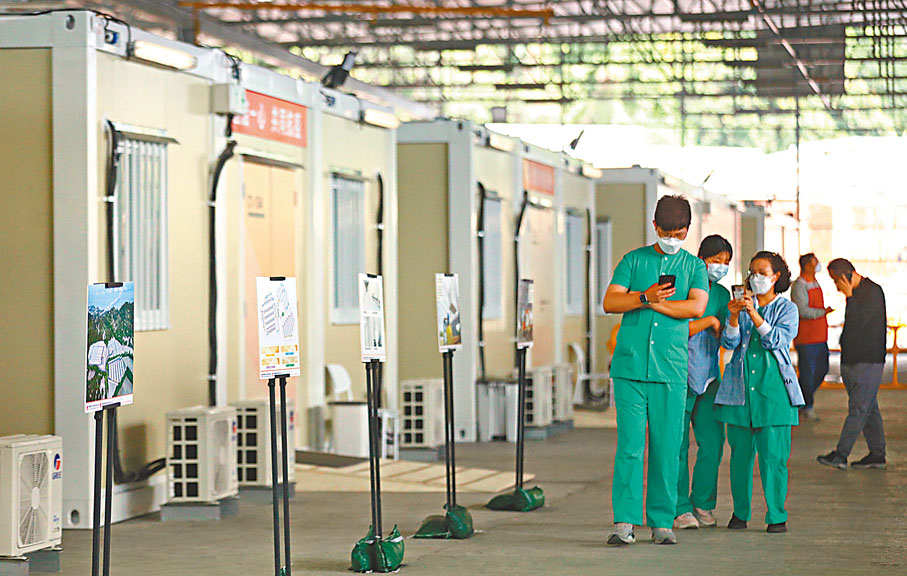 ◆ 市民入住社區隔離設施。 香港文匯報記者  攝