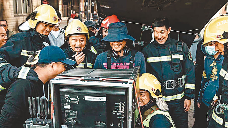 ◆ 導演彭順與演員們合作愉快。