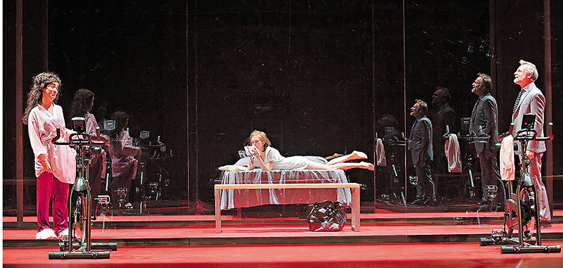 ◆《太太學堂》    攝影：Elizabeth Carecchio