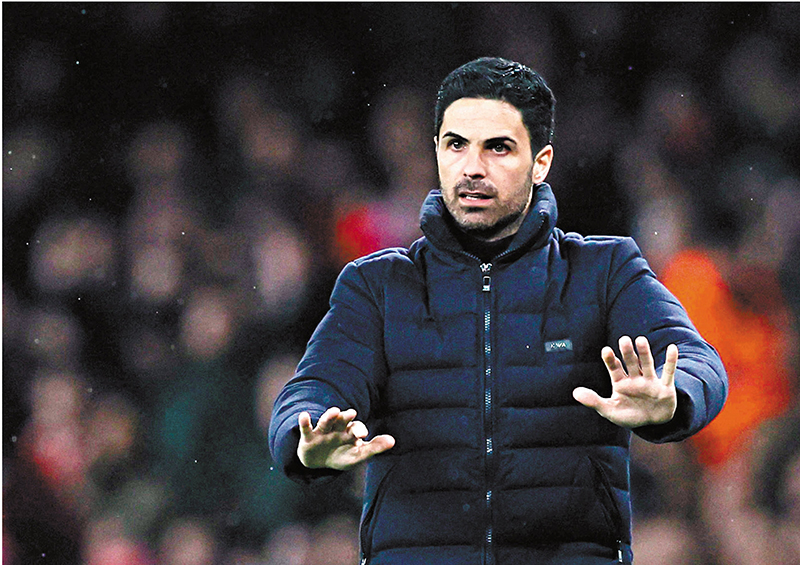 阿仙奴領隊  阿迪達