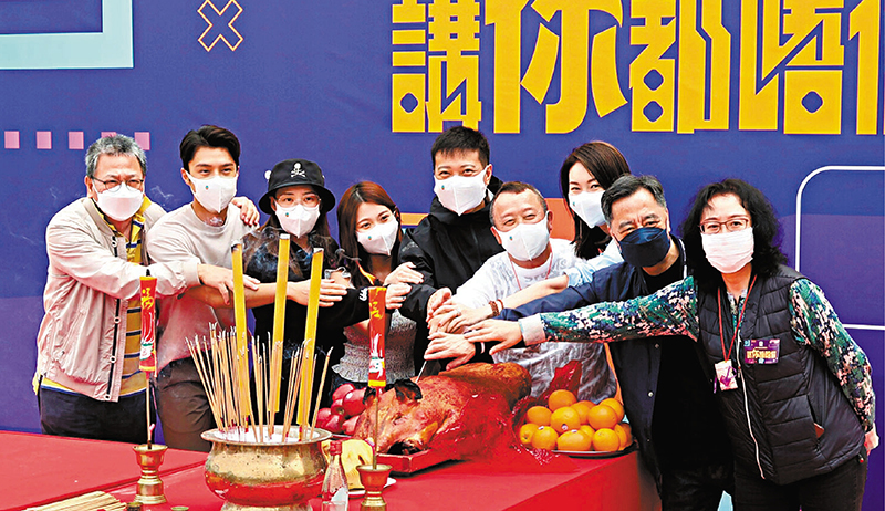 ◆ 曾志偉、錢嘉樂、丁子朗、林秀怡、黃婧靈等昨日在將軍澳電視城出席新節目《講你都唔信》拜神儀式。