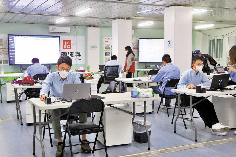 ◆指揮中心統籌青衣、新田、洪水橋、粉嶺等社區隔離設施的維修保養工作，維修保養團隊24小時輪班工作。香港文匯報記者  攝