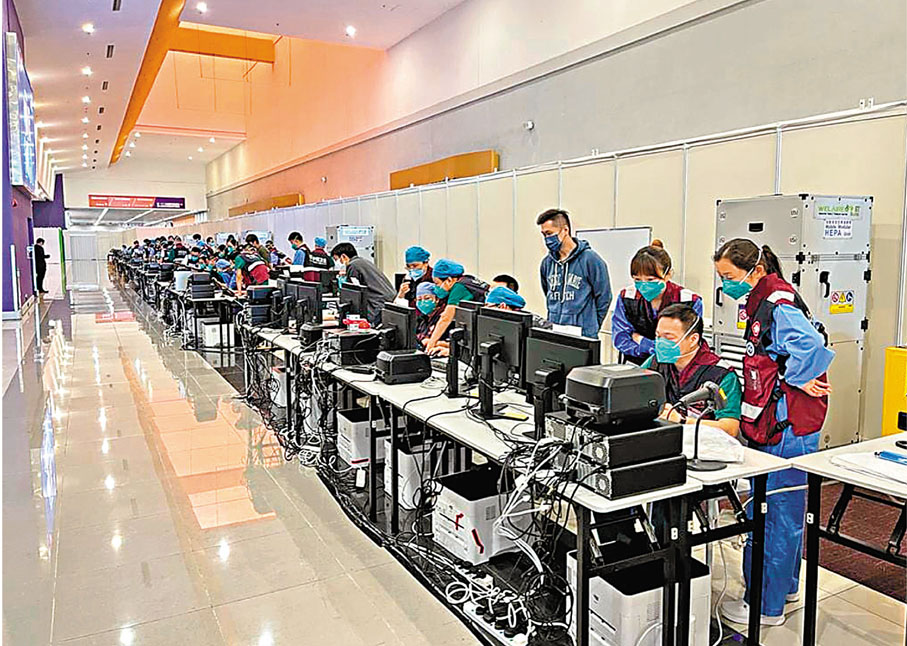 ◆醫管局在電腦系統加入中文界面和中文輸入法，而內地醫生也主動以英文輸入病歷紀錄。 醫管局供圖