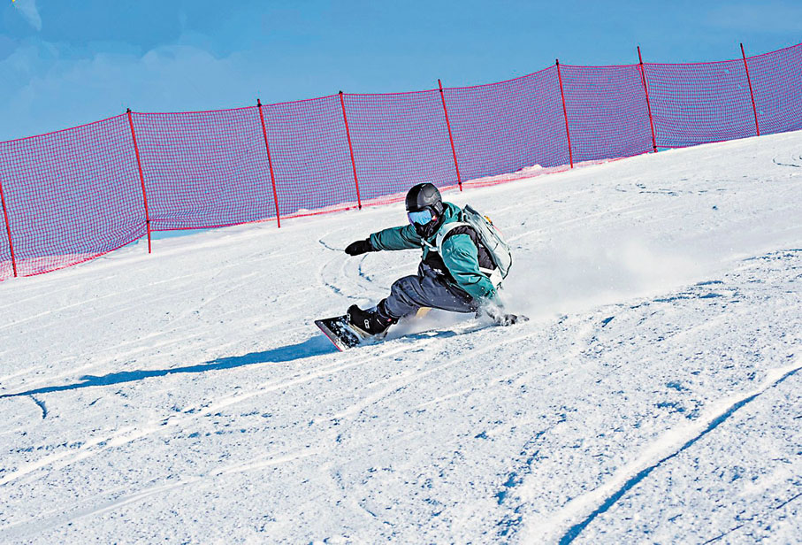 ◆艾文在可可托海滑雪。
