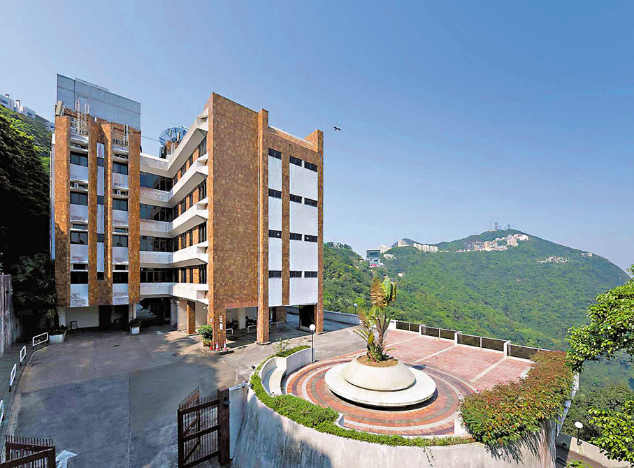 ◆李兆基（上圖）旗下的山頂白加道35號大宅，第二年蟬聯最貴租值豪宅。