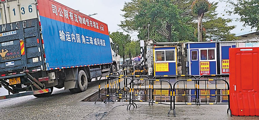 ◆因為疫情關係，香港很多司機未能開車北上工作。