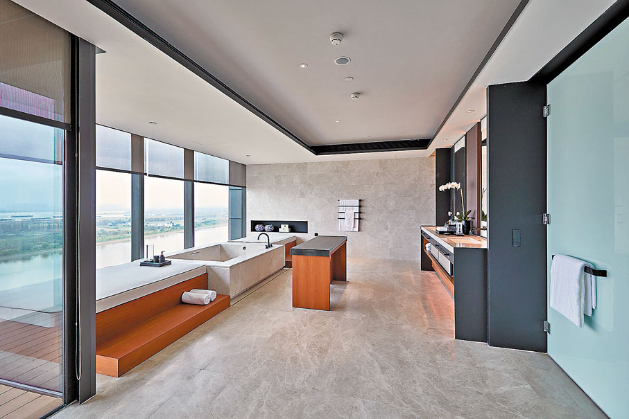 ◆臨窗浴缸可隨時觀景