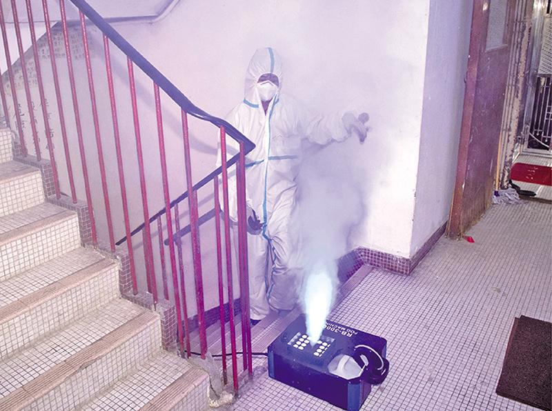 ◆ 噴灑消毒塗層產生的煙霧。