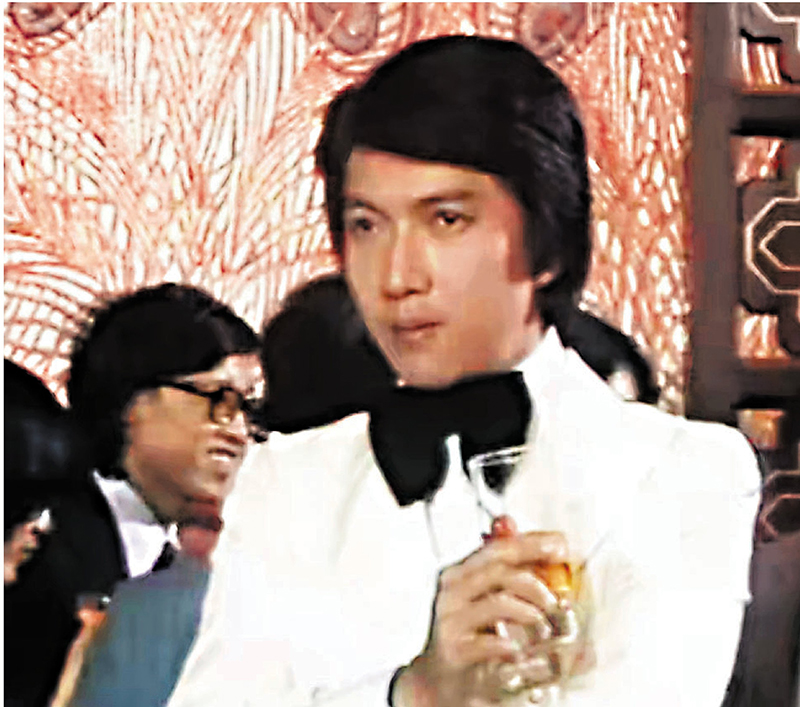 ◆他在電視劇《狂潮》中以俊男形象示人。