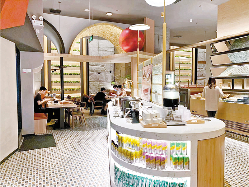 ◆ 深圳恢復堂食後，餐飲連鎖品牌淺鍋的客流量約為平日的三成。    受訪者供圖