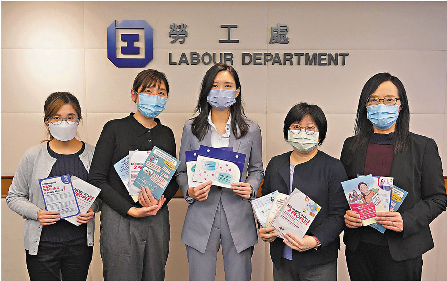 ◆張凱珊(左三)表示,撤銷禁令後每月抵港菲傭倍增,大大紓緩本地家庭對外傭的需求。 香港文匯報記者 攝